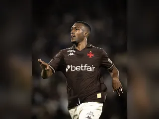 Rayan desfalca o Vasco para o duelo contra o Bragantino, no domingo (26)