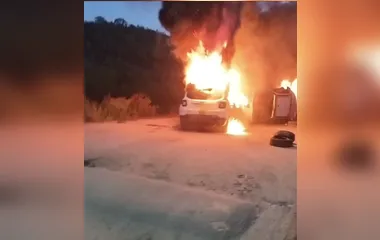Criminosos queimam carros e formam barreiras em reação à operação policial no Salgueiro, em SG; Vídeo