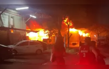 Incêndio de grandes proporções atinge Ceasa no Rio de Janeiro