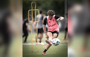 Vasco encerra preparação para semifinal com a ausência de Piton na lateral-esquerda