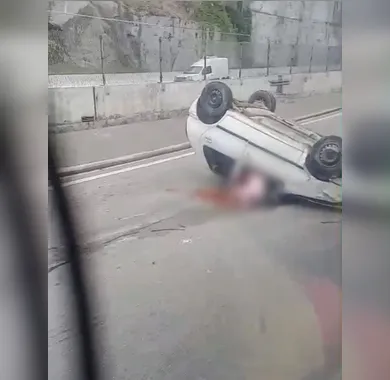 Atenção motoristas! Grave acidente envolvendo capotamento complica trânsito na Contorno, em Niterói; Vídeo