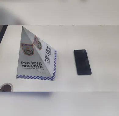 Foragido da justiça é preso após roubo de celular em Maricá