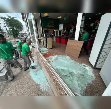 Polícia analisa imagens de segurança para identificar responsáveis por ataque de fuzil a supermercados em SG