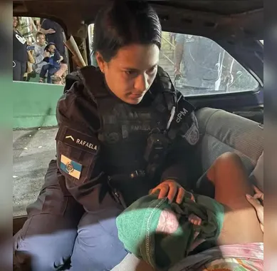 Policiais militares realizam parto dentro da viatura em Nova Iguaçu