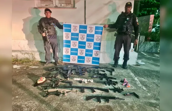 23 simulacros de pistolas e fuzis são apreendidos pela PM, em Niterói