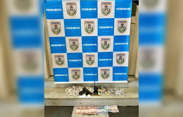 Adolescente é apreendido com drogas e arma no Morro do Estado, em Niterói