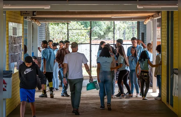Após dois anos de Pé-de-Meia, abandono escolar no RJ cai 14%
