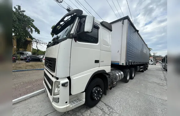 Assaltos em São Gonçalo: motorista é sequestrado e tem carga saqueada no Mineirinho