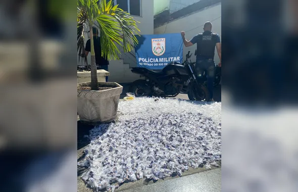 Boneco é preso com drogas em Itaboraí