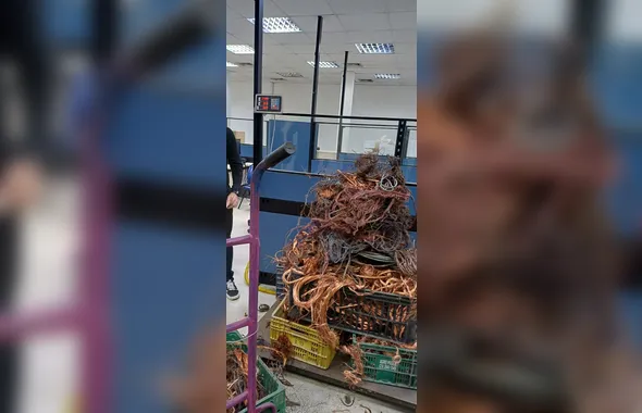 Cabos da Enel Rio são apreendidos durante operação policial em São Gonçalo