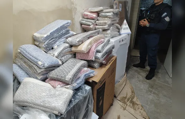 Carga de eletrodomésticos roubados é recuperada em comunidade de Niterói