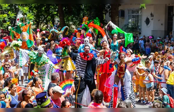Carnaval 2026: Rio terá desfile de 56 blocos neste domingo; confira
