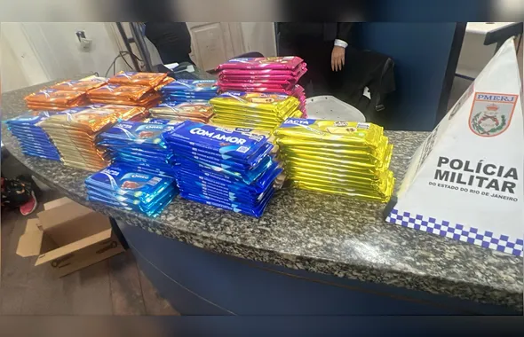 Coelhinho, é você? Homem é preso após furtar mais de 200 barras de chocolate em Niterói