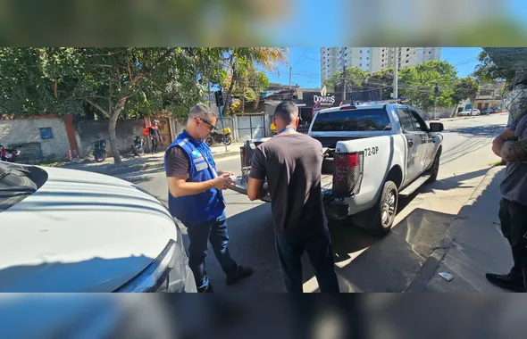 Detran RJ interdita dois ferros-velhos irregulares em São Gonçalo