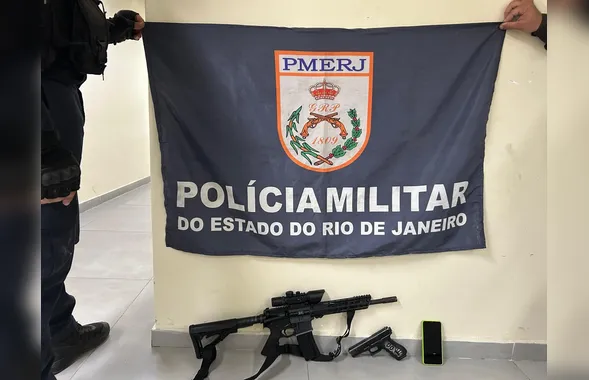 Dois presos e fuzil apreendido no Complexo do Salgueiro, em São Gonçalo