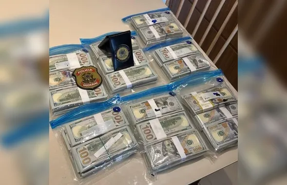 Dólares são apreendidos pela PF na casa de auditor fiscal em Niterói