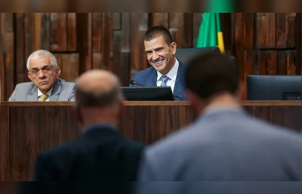 Douglas Ruas comanda primeira sessão plenária e inaugura nova fase na Alerj