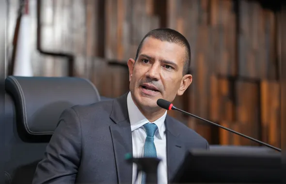 Douglas Ruas é eleito presidente da Alerj e assume como governador interino do Estado