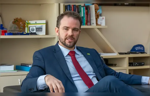 Governo avalia uso do FGTS para quitar dívidas, diz Durigan