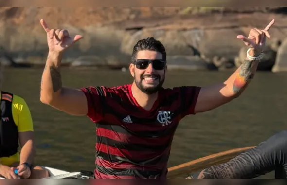 Grupo de canoagem presta homenagem a vítima de latrocínio em Niterói