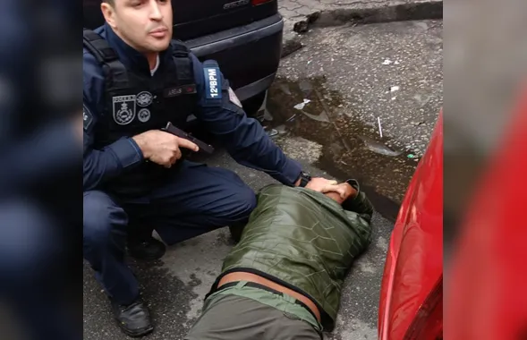 Homem é baleado no Centro de Niterói nesta sexta-feira (26)