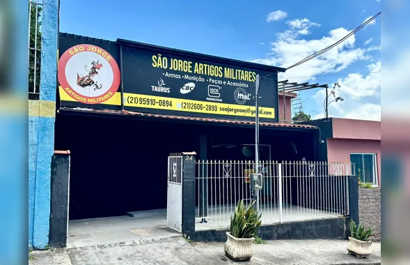 Loja nega irregularidades após apreensão de arsenal em São Gonçalo