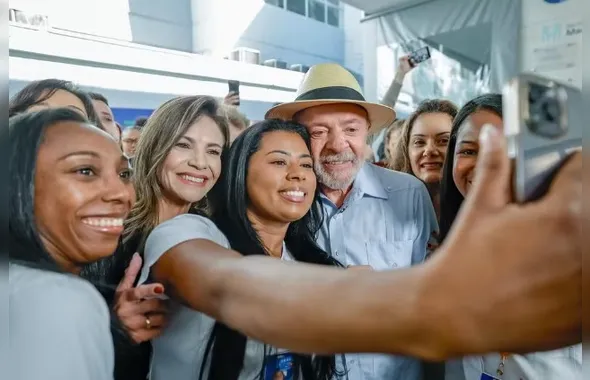 Lula brinca e diz que Neymar é 'o primeiro convocado home office do mundo'