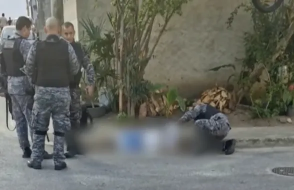 Motociclista é morto em ação da PM em São Gonçalo e protesto termina com rua em chamas