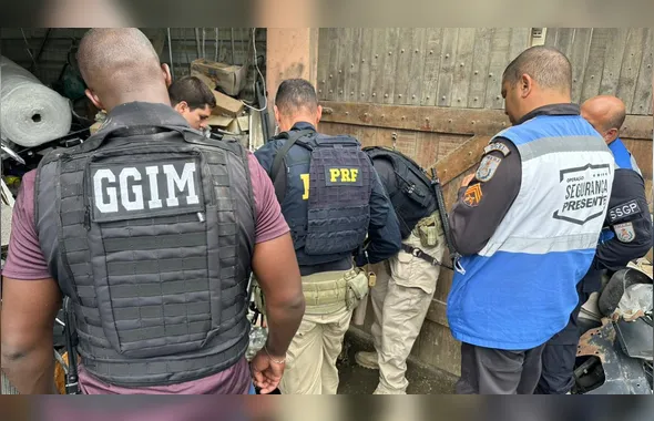 Operação Asfixia interdita depósito clandestino de peças de veículos em Niterói