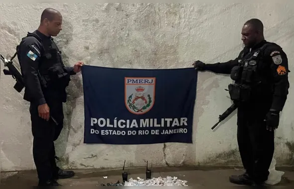 Operação da PM termina com três presos e apreensão de drogas na Grota, em Niterói