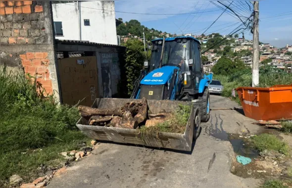 Operação remove 2,5 toneladas de barricadas em comunidades de Niterói