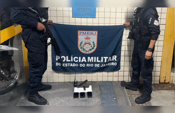 PM prende três suspeitos e apreende pistola durante patrulhamento em Itaipu, Niterói