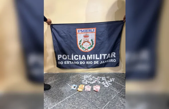 PM realiza ações contra o tráfico e apreende drogas em comunidades de Niterói