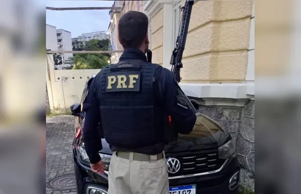 PRF recupera veículo roubado em Niterói