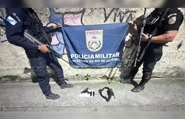 Polícia Militar apreende pistola e prende dois em Niterói