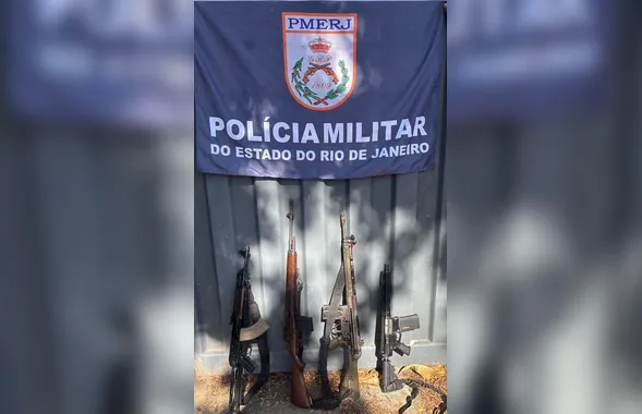 Polícia Militar apreende quatro fuzis durante operação no Morro do Castro