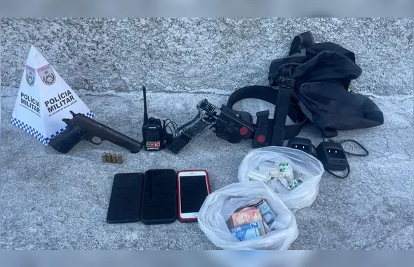 Polícia apreende arma e rádio comunicador após confronto em Itaboraí