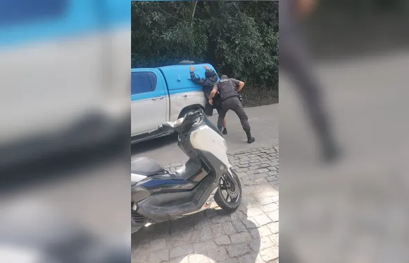 Polícia recupera motocicletas roubadas e prende dois suspeitos em Niterói