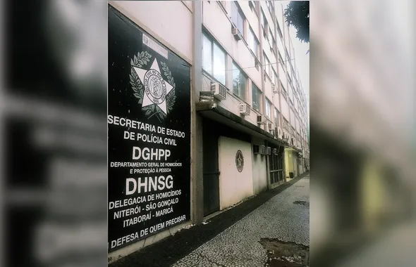 Policial civil é encontrada morta dentro de carro na Região dos Lagos