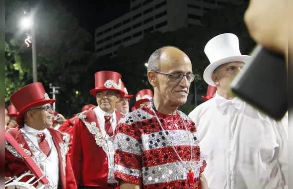 Público na internet se 'derrete' com desfile da Viradouro: "pintou a campeã"