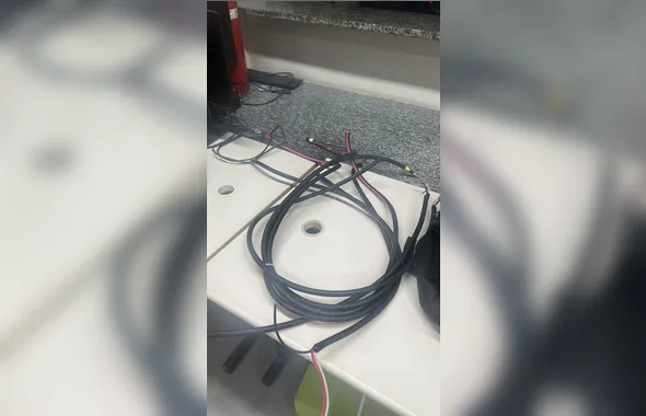 Quatro homens são presos por furto em prédio abandonado, no Fonseca; Vídeo!