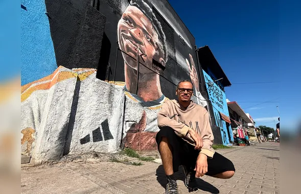 Reconhecimento celebra trajetória de artista responsável por mural de Vini Jr. em São Gonçalo
