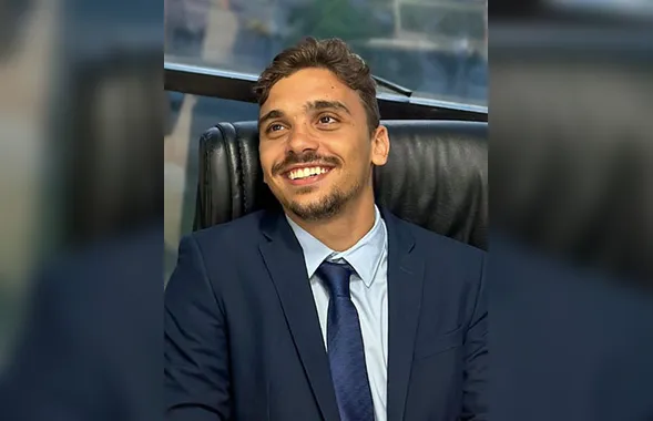 Secretário municipal sofre tentativa de assalto na RJ-106 e bate carro ao fugir em São Gonçalo