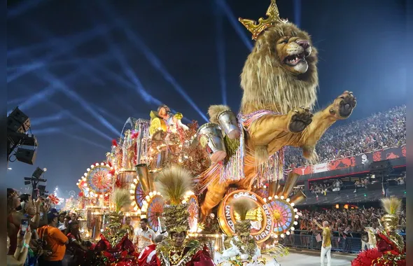 Viradouro, arrebatadora e Beija Flor, exuberante, se destacam na Sapucaí