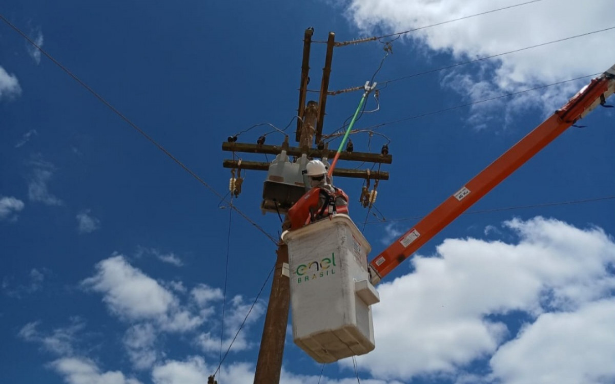 Enel flagra 'gato' de energia em academia de São Gonçalo