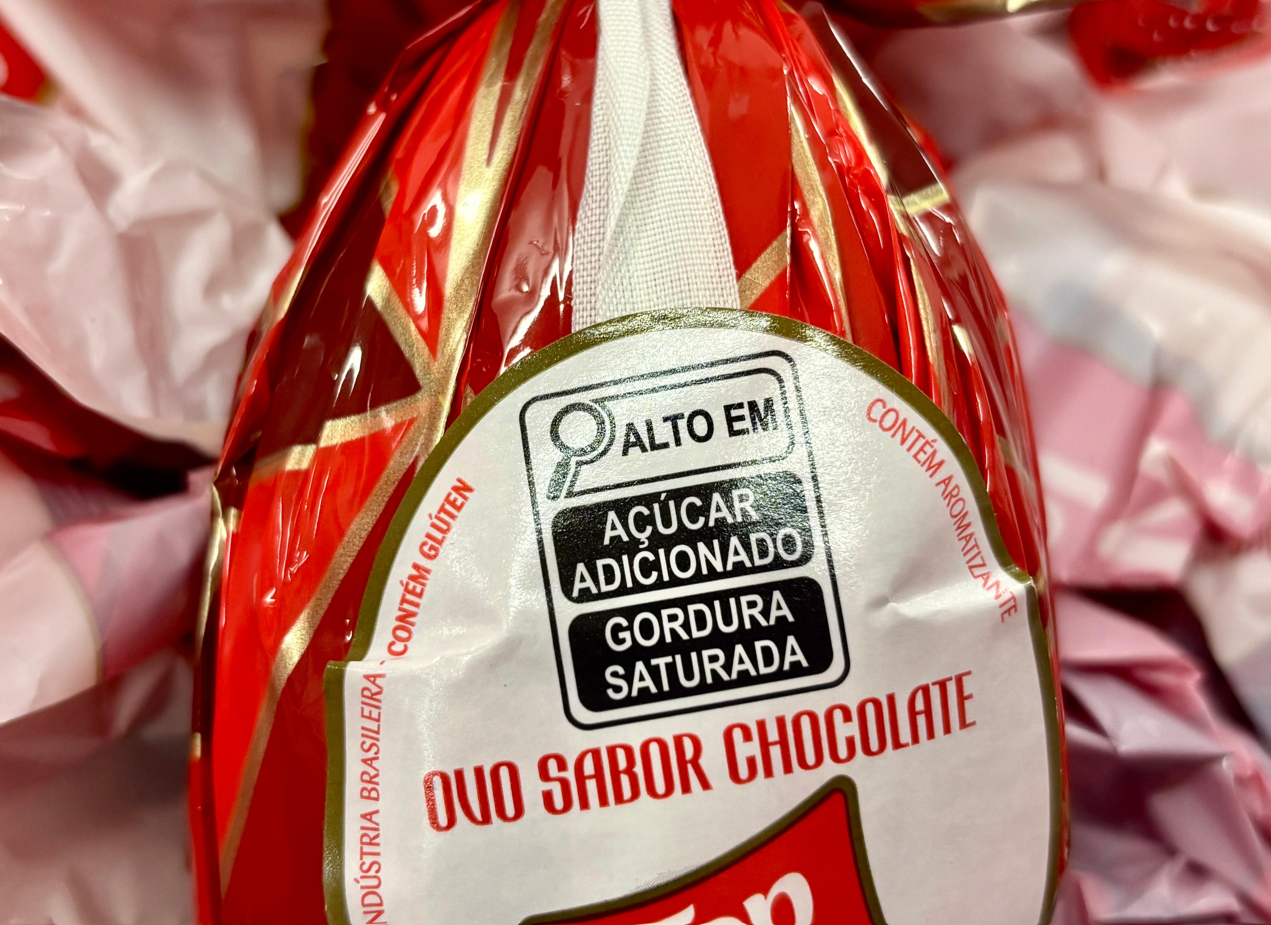 “Sabor chocolate” ou chocolate: entenda a diferença e qual é mais saudável para consumo nesta Páscoa