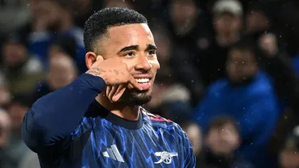 Jogador conviveu com lesões no Arsenal e espera retomar a boa fase na carreira na Espanha