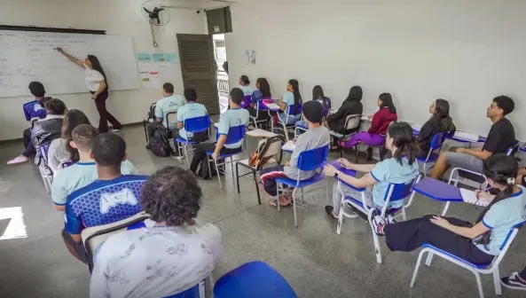 Aplicado a cada três anos pela entidade, o Pisa avalia os conhecimentos de estudantes na faixa de 15 anos de idade em matemática, leitura e ciências