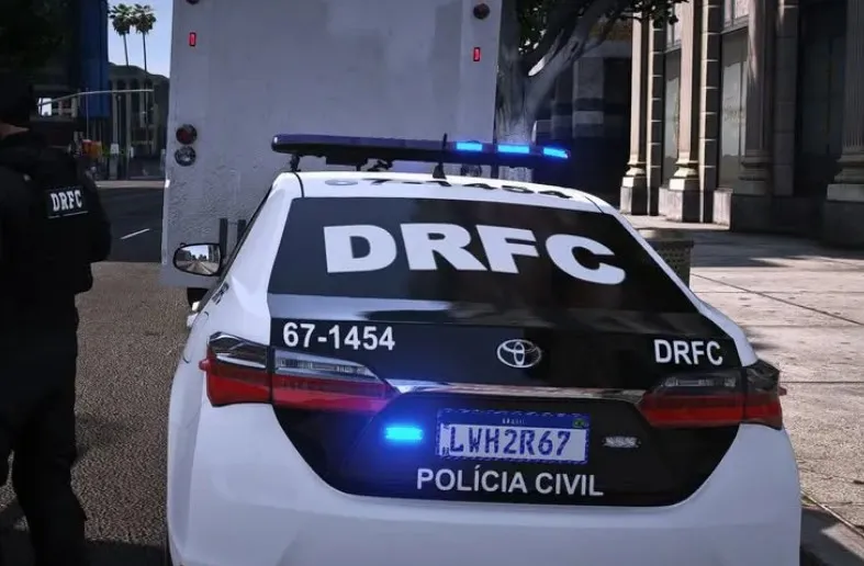 Viatura da Delegacia de Roubos e Furtos de Cargas