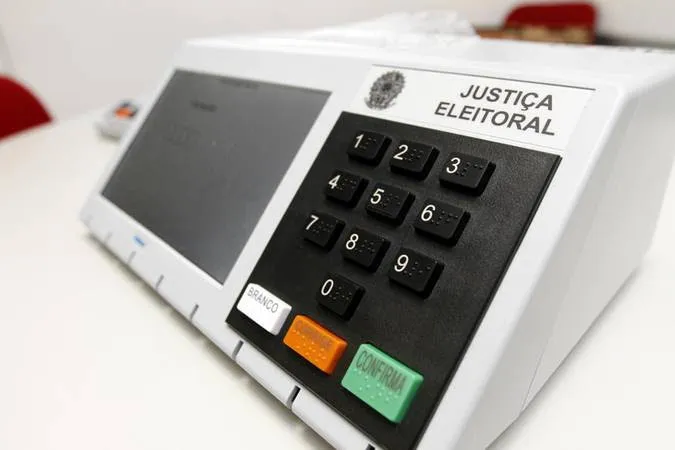 Entre as principais violações, destacam-se os abusos em vias públicas e as propagandas irregulares na internet